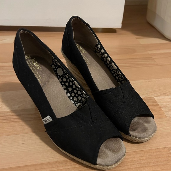 TOMs wedge. Only worn a few times. Very comfortable. - Picture 3 of 3